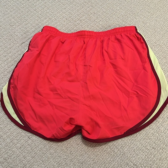Women’s Nike Dri-Fit shorts - Picture 2 of 3